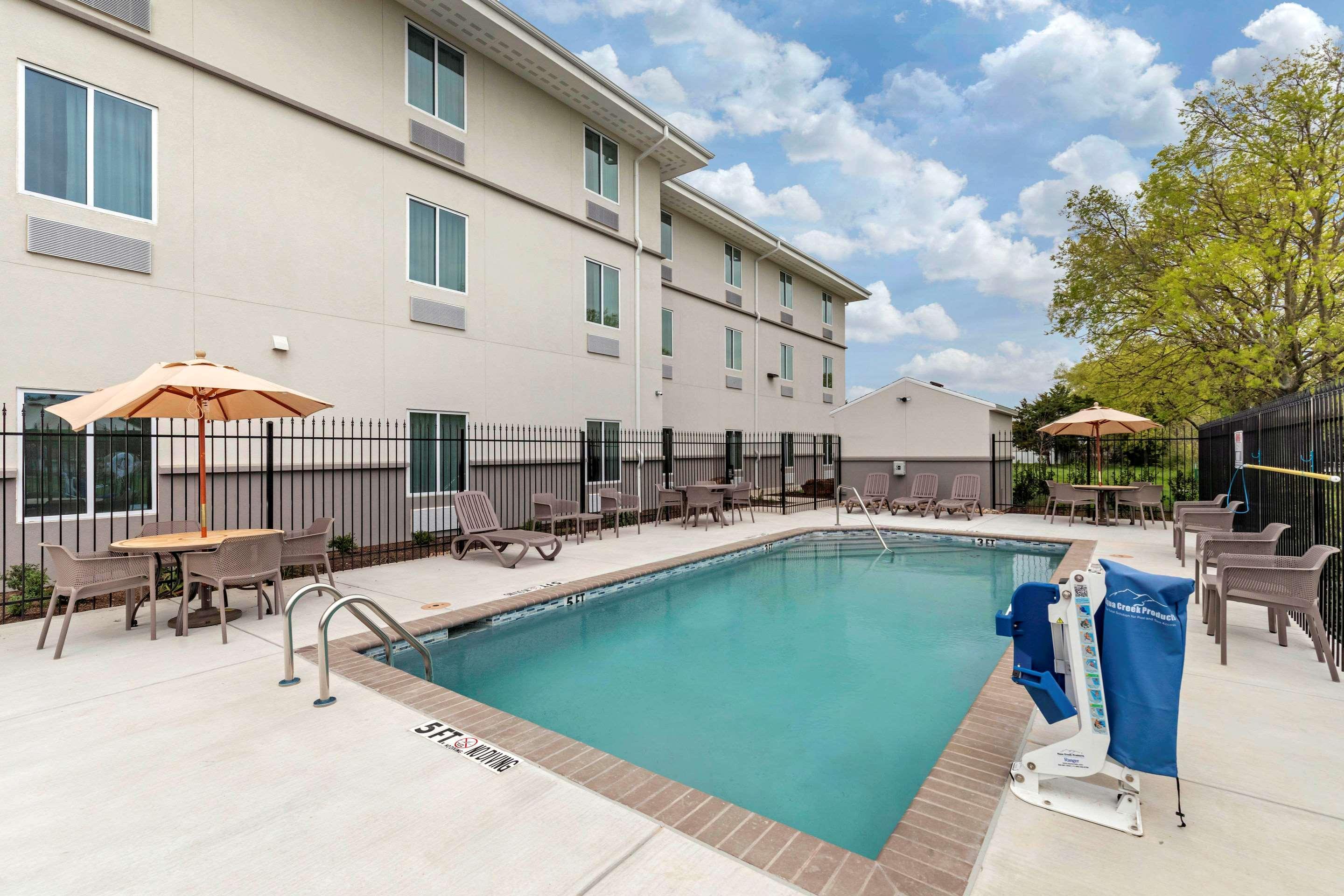 Mainstay Suites Lancaster Dallas South Екстер'єр фото